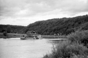 Raddampfer auf der Elbe