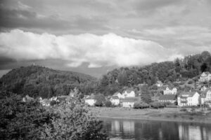 Wolken über einem Berg