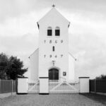 Schwarzweiß Foto der Haurvig Kirke