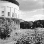 Schwarz-Weiß Foto eines Hauses in Prora