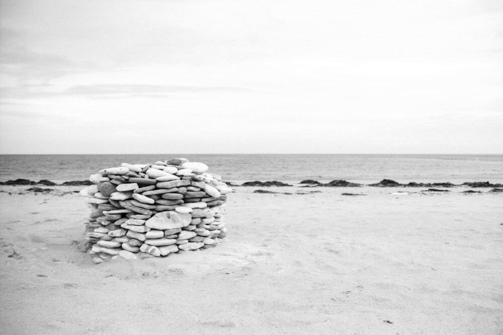 Schwarz-Weiß Foto von Strand auf der Insel Düne