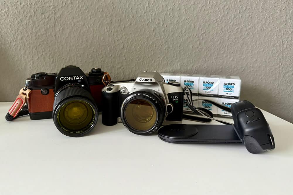 Foto mit analogen Kameras, einer Contax 137MD und einer Canon EOS 500N